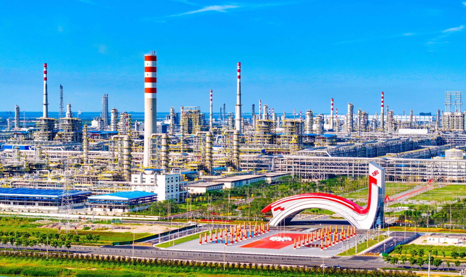 1719801980321969.jpg 炼化大景.jpg